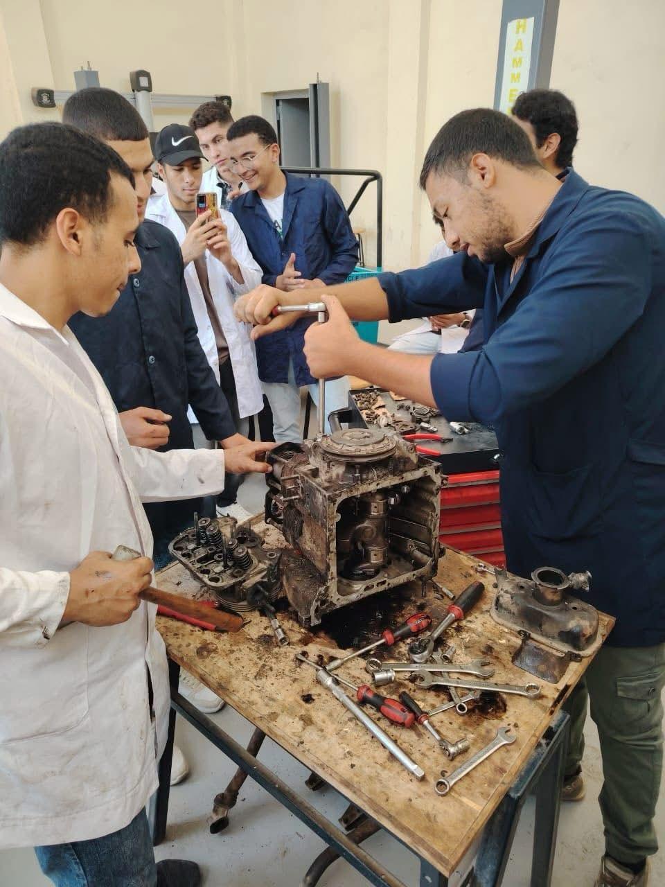 مختبرات متنقلة، أفكار متطورة، تكنولوجيون مبدعون فى عالم السيارات