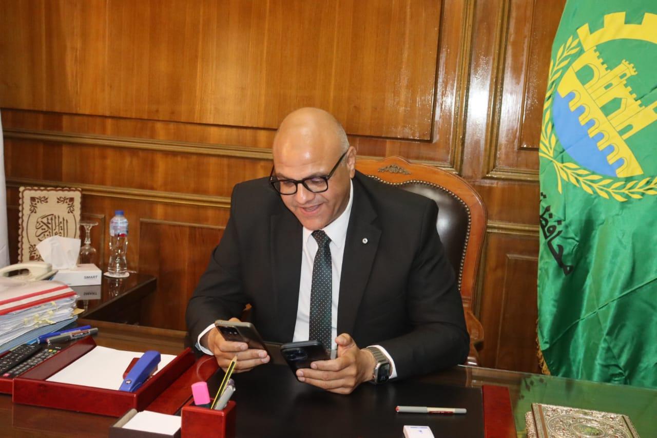 محافظ القليوبيه يهنئ اوائل الدبلومات الفنيه بمحافظة القليوبية هاتفيا