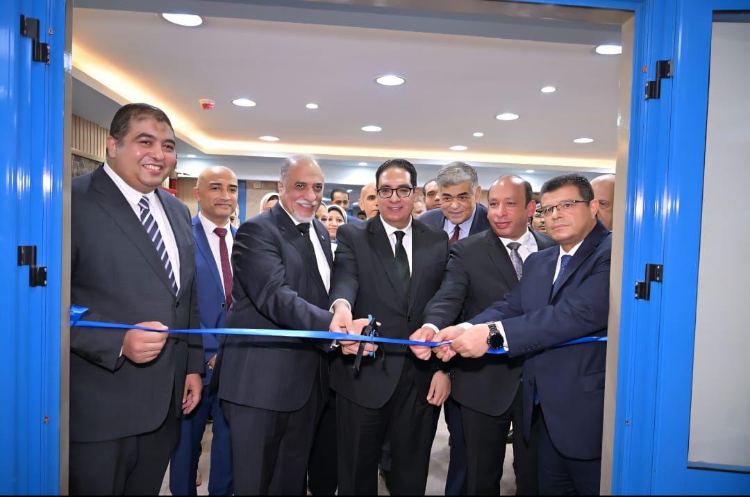 رئيس جامعة القاهرة يفتتح تجديد وحدة الغسيل البريتوني بمستشفى أبو الريش المنيرة