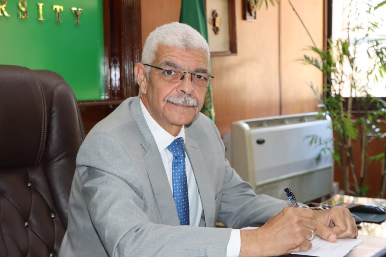 رئيس جامعة المنوفية يعقد إجتماع مجلس الدراسات العليا أون لاين