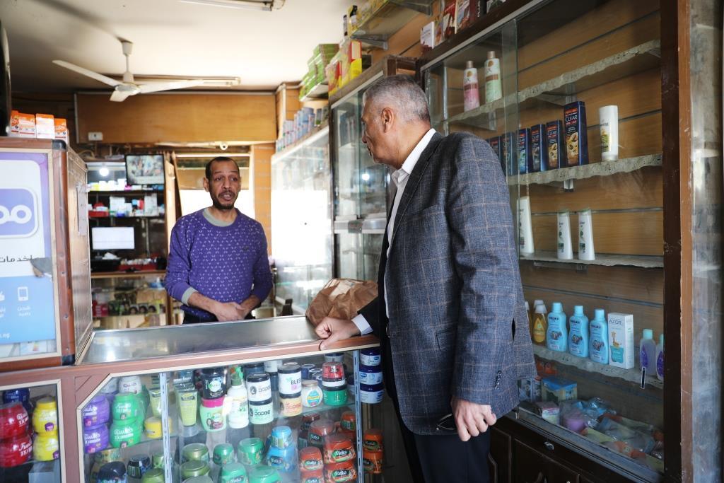 محافظ أسوان يشكل لجنة ميدانية للتفتيش على الصيدليات ضمن مبادرة “أسوان بلا إدمان”