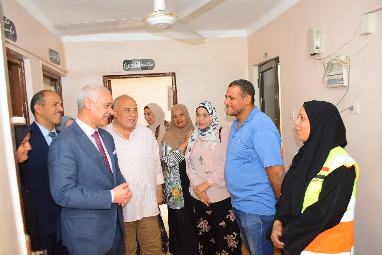 الدكتور أحمد عبدالمولى نائب رئيس جامعة أسيوط يتابع أعمال الصيانة والتطوير بمدينة الطالبات بالوليدية. (صور)