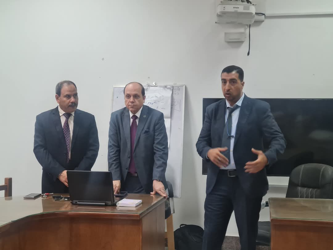 نائب رئيس الجامعة لشؤون خدمة المجتمع وتنمية البيئة يشهد عرض المشروعات الطلابية لطلاب كلية الإقتصاد المنزلى.