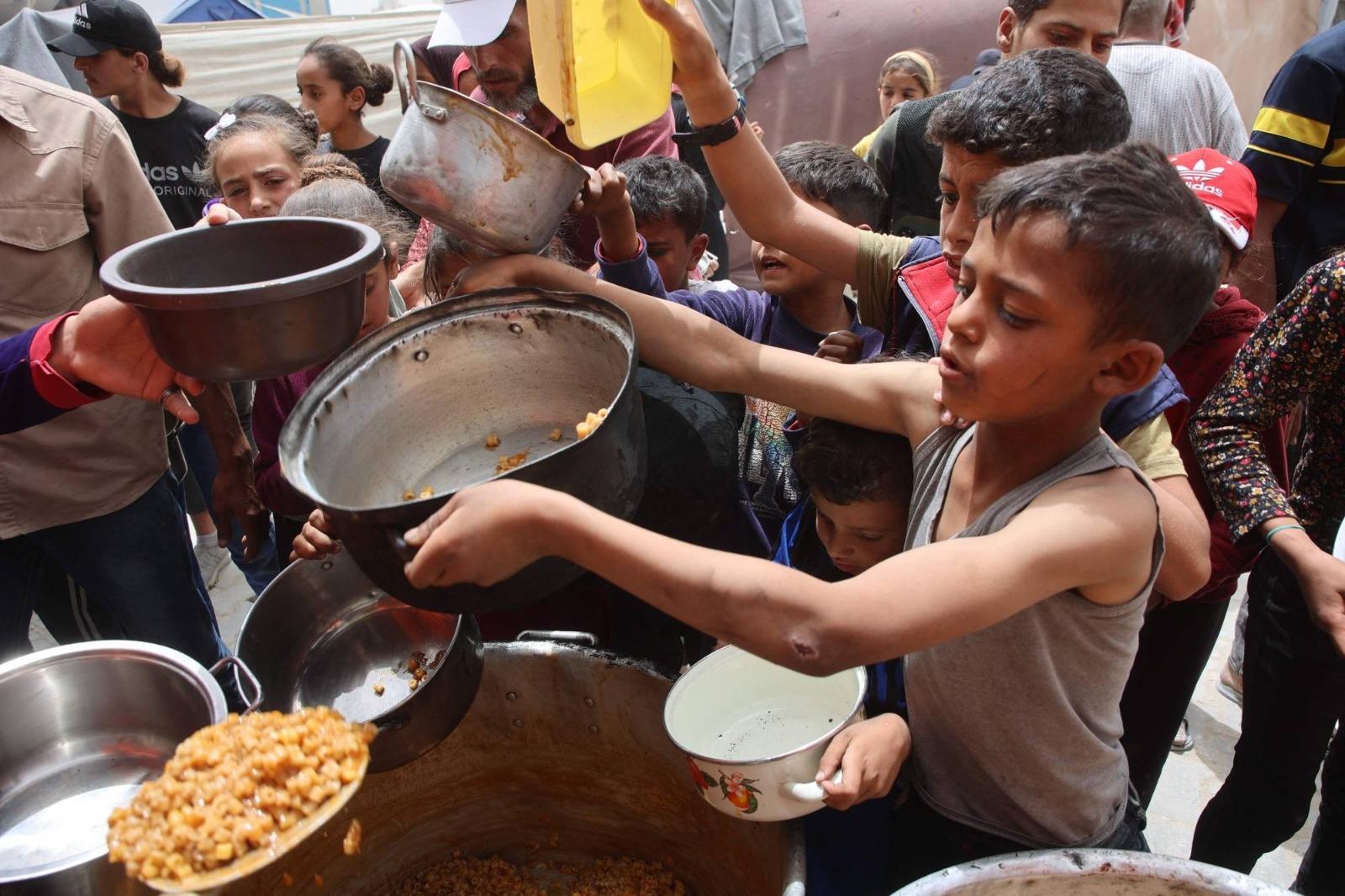 الاحتلال يطبق خطة إبادة صامتة وصناعة فوضى في غزة وسط مجاعة مروعة