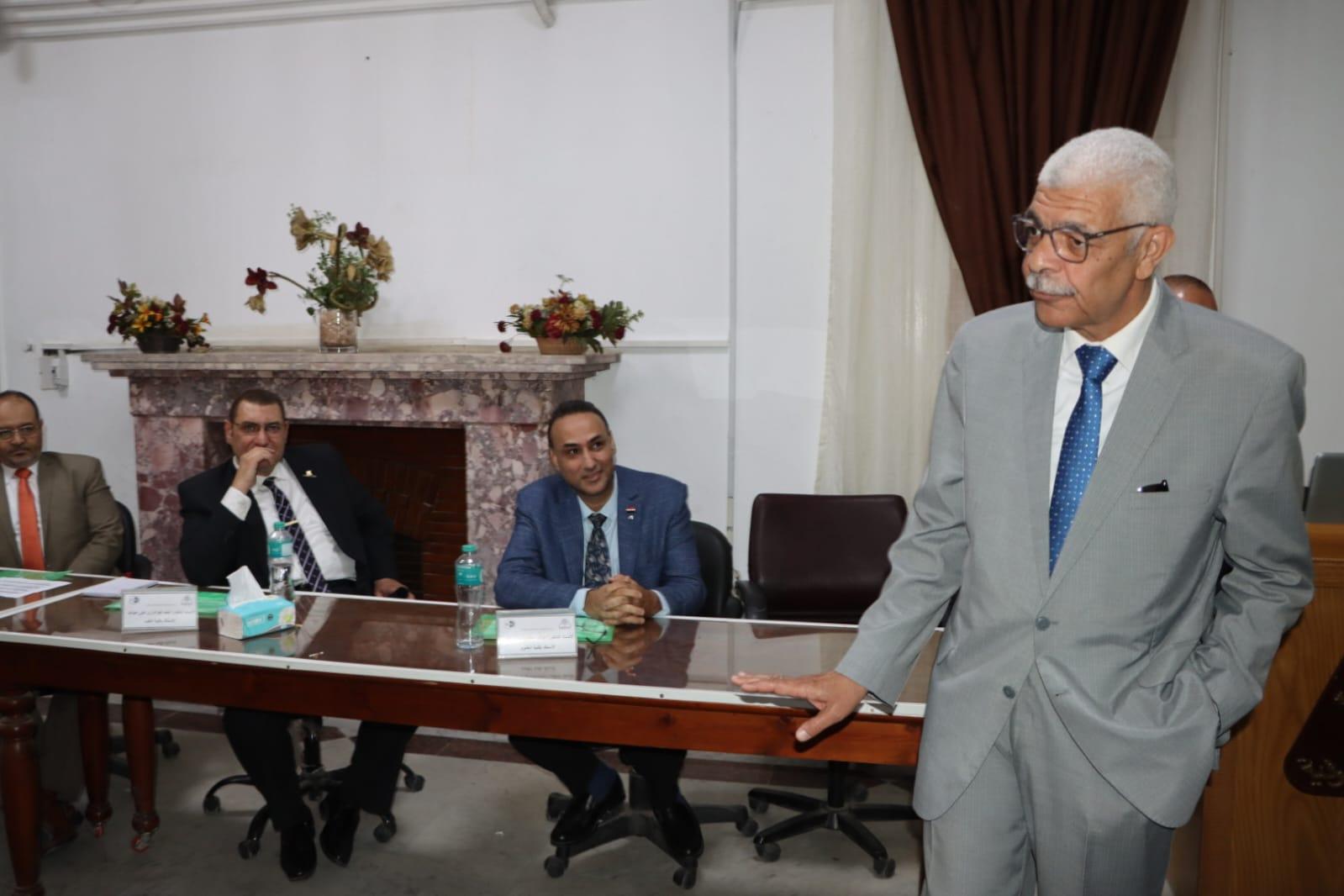 رئيس جامعة المنوفية يشارك في تأهيل القيادات الجامعية ضمن البرامج التدريبية بالمركز الدولي لتنمية قدرات أعضاء هيئة التدريس