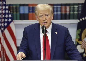 ترامب قبل القمة مع بوتين: “الرهانات عالية”