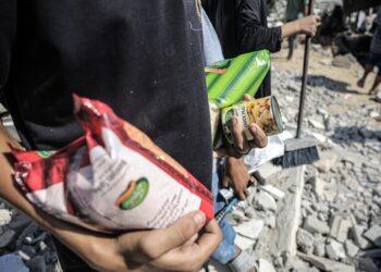 غزة.. استئناف إدخال المساعدات الإنسانية عبر معبر كرم أبو سالم