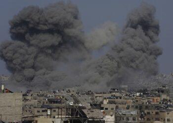 منظمة حقوقية: إسرائيل شرعت فعليا في تنفيذ خطتها لتدمير مدينة غزة بالكامل من 3 محاور