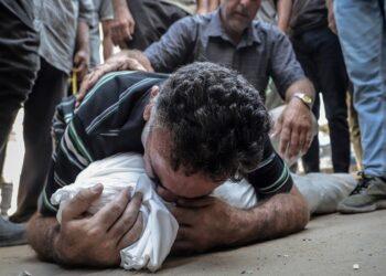 غزة: عشرات القتلى والجرحى بينهم 5 أفراد من عائلة واحدة جراء الغارات الإسرائيلية