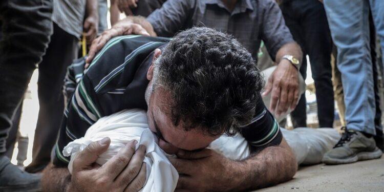 غزة: عشرات القتلى والجرحى بينهم 5 أفراد من عائلة واحدة جراء الغارات الإسرائيلية