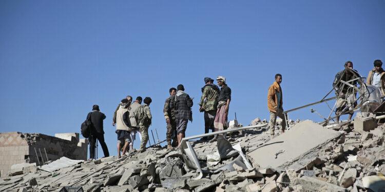 بيان لوزراة الدفاع التابعة للحوثيين عقب إعلان إسرائيل استهداف قيادات في صنعاء