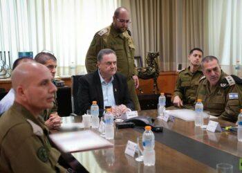 وزارة الدفاع الإسرائيلية تعلن عن تنفيذ هجوم على صنعاء وكاتس يطلق تحذيرا