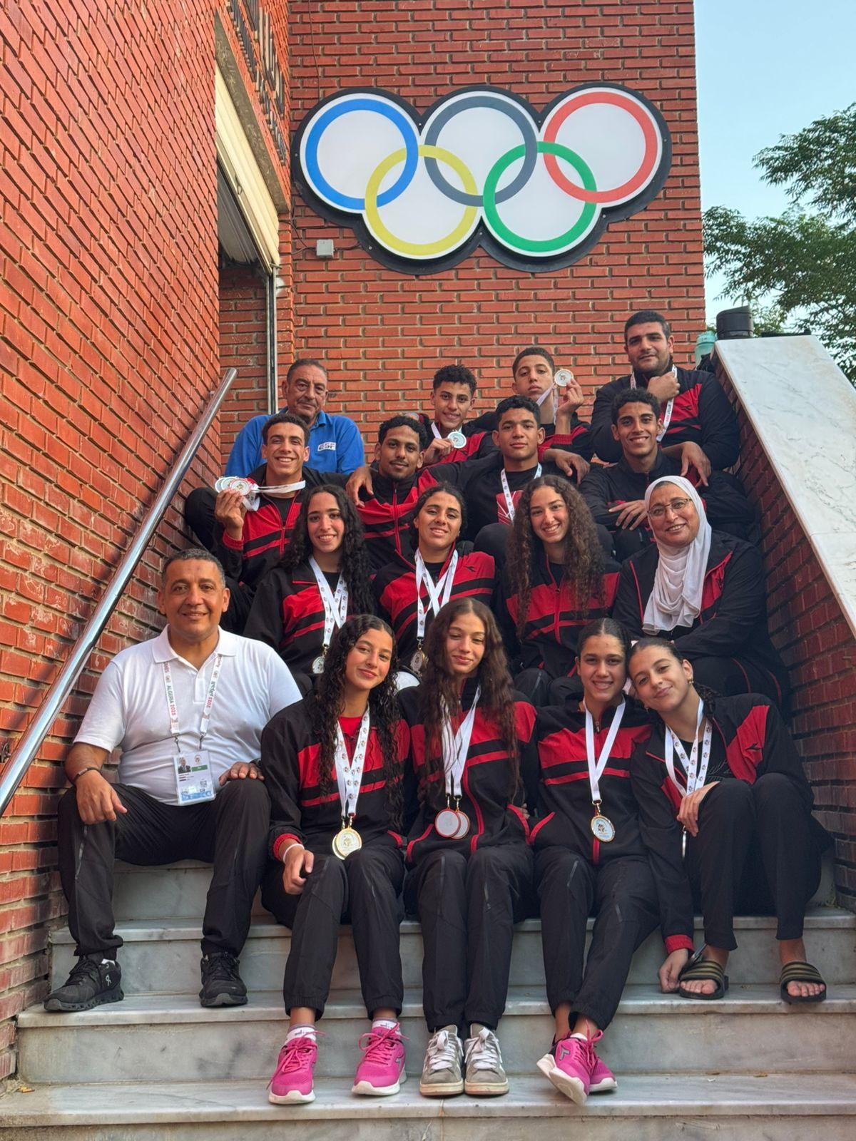 السباحة المصرية تتوهج في دورة الألعاب الأفريقية للمدارس بـ”42 “ميدالية