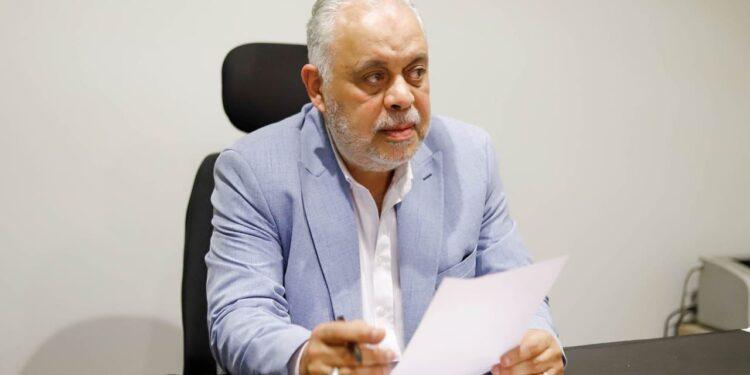 المسرحيون يجتمعون.. دعوة من أشرف زكي لمناقشة حاضر المهنة ومستقبلها