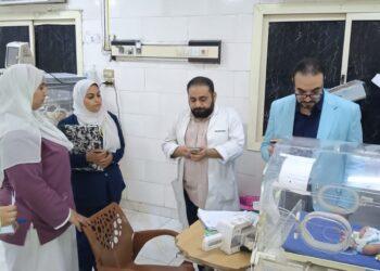 وكيل مديرية الصحة بالقليوبية يجري مرورًا مسائيًا على مستشفى شبين القناطر المركزي