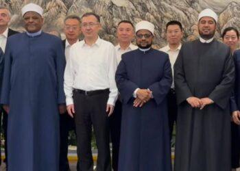 وزير الجبهات المتعددة بالصين يودِّع الوفد الأزهري بعد جولة رسميَّة ناجحة