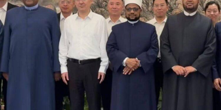 وزير الجبهات المتعددة بالصين يودِّع الوفد الأزهري بعد جولة رسميَّة ناجحة