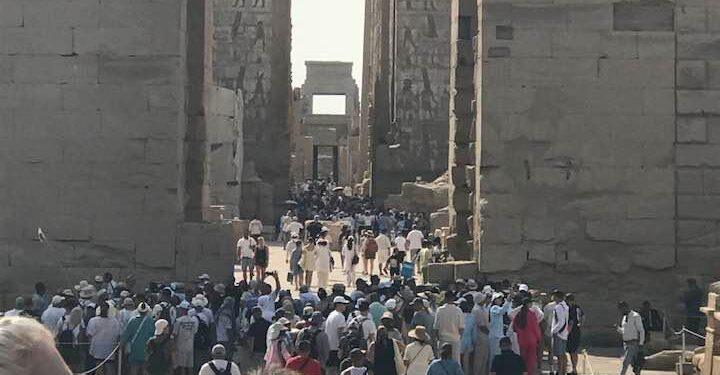 السياحة تنتعش في الأقصر والسياح من جميع دول العالم