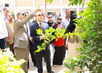 محافظ كفرالشيخ يدشن مبادرة لزراعة الأشجار المثمرة بعاصمة المحافظة.. ضمن المبادرة الرئاسية «100 مليون شجرة».. وبداية جديدة لبناء الإنسان.. تحت شعار «كفرالشيخ للأخضر»