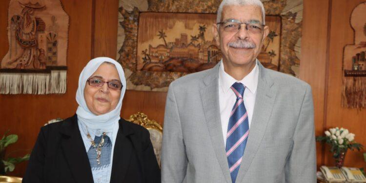 رئيس جامعة المنوفية يهنئ عمداء كليات الزراعة والآداب والتربية للطفولة المبكرة بصدور القرار الجمهورى