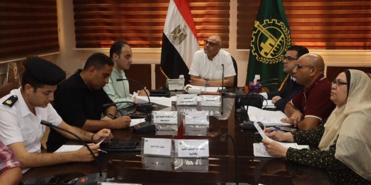 محافظ القليوبية يترأس اجتماع اللجنة العليا للإعلانات