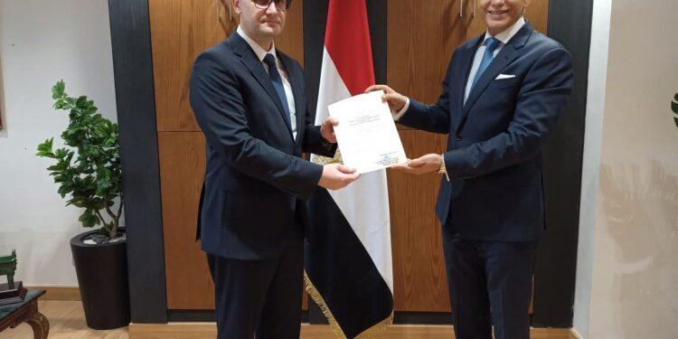 سفير بيلاروسيا الجديد فى مصر يقدم نسخً من أوراق اعتماده إلى مساعد وزير الخارجية والهجرة والمصريين في الخارج لشؤون المراسم