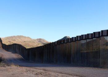 واشنطن تخطط لطلاء السياج الحدودي مع المكسيك باللون الأسود