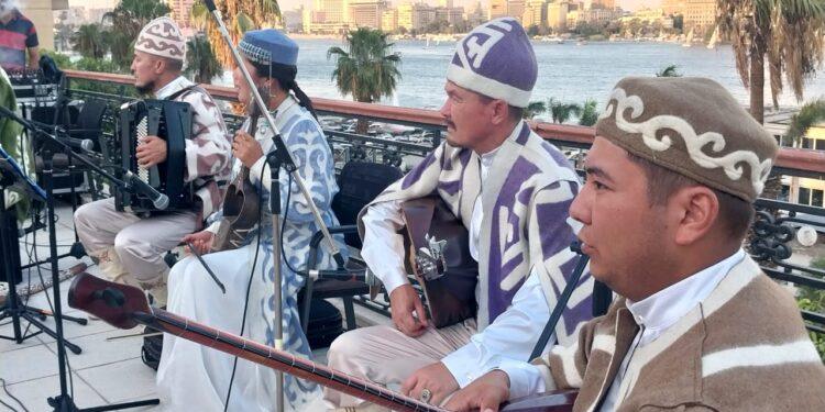بالصور …حفل فنى كازاخى فى مكتبة مصر العامة