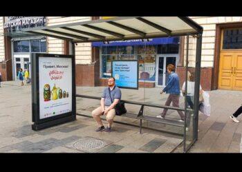 “وجهتكم الأفضل!”.. اللغة العربية والدلة تزين شوارع موسكو ترحيبا بالزوار العرب