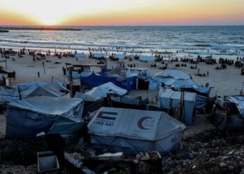 شينخوا : إسرائيل تكثف ضرباتها وعائلات تفر من مدينة غزة خوفا من هجوم محتمل