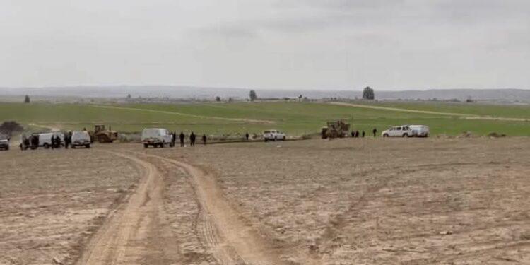 الاحتلال يواصل تجريف أراضٍ في قرية المغير منذ 4 أيام