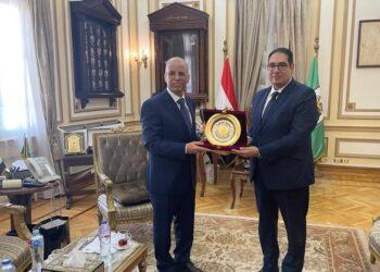 السفير العراقي يلتقي رئيس جامعة القاهرة ويبحث شؤون الطلبة العراقيين