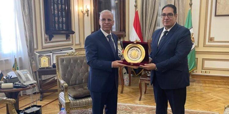 السفير العراقي يلتقي رئيس جامعة القاهرة ويبحث شؤون الطلبة العراقيين