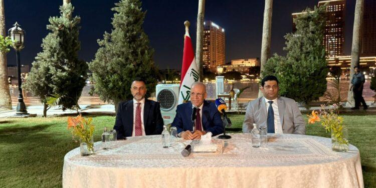 السفير العراقي بالقاهرة يلتقي أبناء الجالية العراقية في مصر.