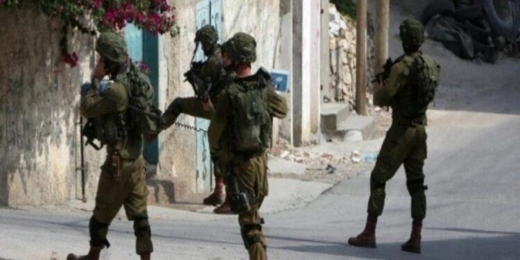 الاحتلال يشن حملة مداهمات واعتقالات في الضفة