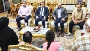 محافظ المنوفية يوجه بتخصيص وحدة سكنية وصرف مساعدات مالية لأرملة تعول 3 أيتام