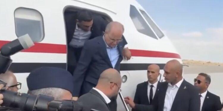 رئيس الوزراء الفلسطيني ووزير الخارجية المصري يتفقدان معبر رفح (فيديو)