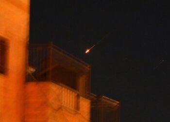 إعلام إسرائيلي: انفجار صاروخين في سماء السعودية أطلقا من اليمن باتجاه إسرائيل