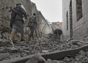 الحوثيون: قصفنا أهدافا إسرائيلية حساسة بصاروخ باليستي فرط صوتي انشطاري متعدد الرؤوس