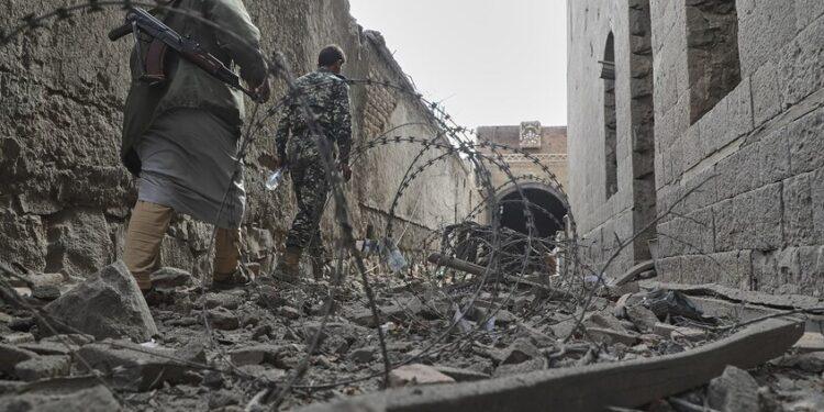 الحوثيون: قصفنا أهدافا إسرائيلية حساسة بصاروخ باليستي فرط صوتي انشطاري متعدد الرؤوس