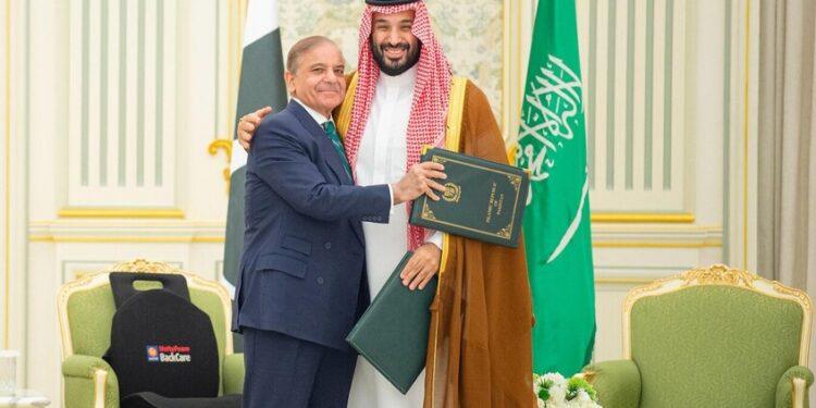 “رسالة نووية إلى واشنطن وإسرائيل”.. الاتفاق الدفاعي بين السعودية وباكستان يثير تفاعلا