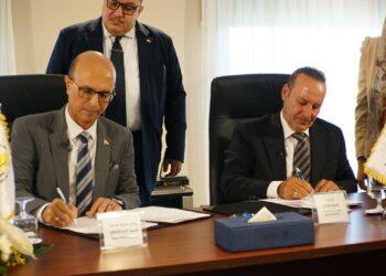 جامعة اسيوط توقع بروتوكولا مع مؤسسة “صحتنا”