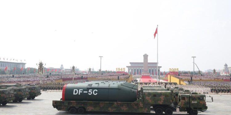 الصين تكشف عن صواريخ نووية ذات مدى عالمي في العرض العسكري