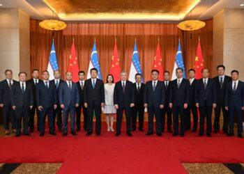 رئيس جمهورية أوزبكستان يلتقي برؤساء الشركات الصينية الرائدة