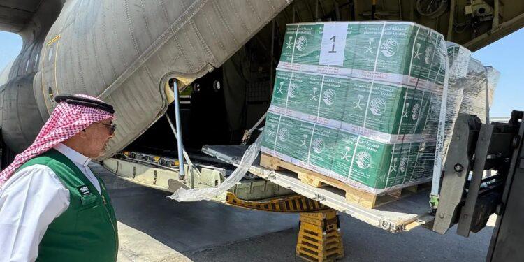 مطار العريش الدولي يستقبل الطائرة الإغاثية السعودية الـ (61) الموجهة لإغاثة الشعب الفلسطيني في قطاع غزة