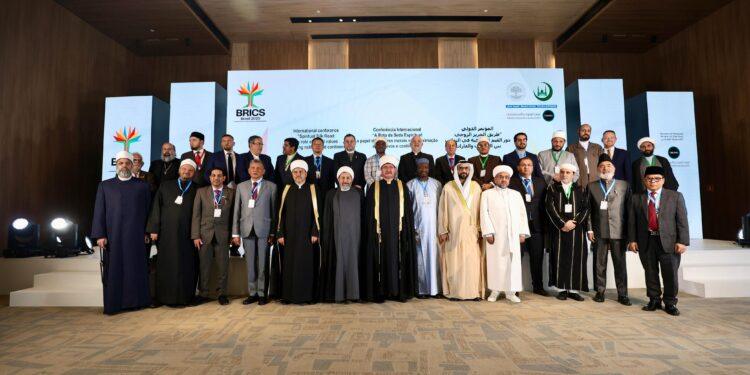 مفتي اوزبكستان يدعو رجال الدين إلى التعاون