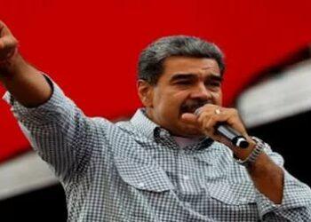 رئيس فنزويلا يأمر بنشر 25 ألف عسكري على حدود كولومبيا