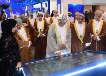 عُمان تدشن مشروعات للذكاء الاصطناعي الأخضر والمثلث الرقمي خلال كومكس 2025