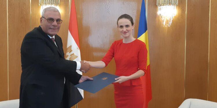 السفير محمد مصطفى عرفي يقدم أوراق اعتماده سفيرا جديدا لمصر فى رومانيا