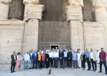 سفير النرويج ومحافظ قنا ورئيس “سكاتك” يزورون معبد دندرة ويشهدون عروضًا فنية وتراثية